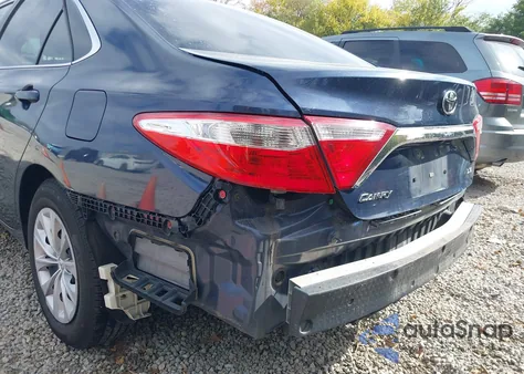 2016 Toyota Camry Le z USA, uszkodzony, nr VIN 4T4BF1FK4GR569766